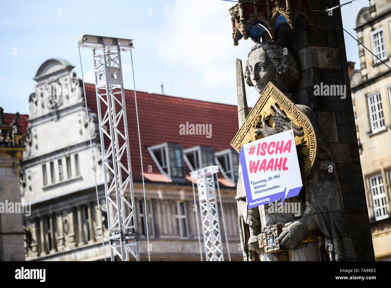 23 May 2019, Bremen: A few days before the Bremen elections, a sign with the inscription '#ISCHA WAAHL - Sonntag 26. Mai Wählen' (#ISCHA WAAHL - Vote Sunday 26. May) hangs on Roland. Co-decide.' . On 26 May, the citizens' elections will take place in Bremen. Photo: Mohssen Assanimoghaddam/dpa Stock Photo
