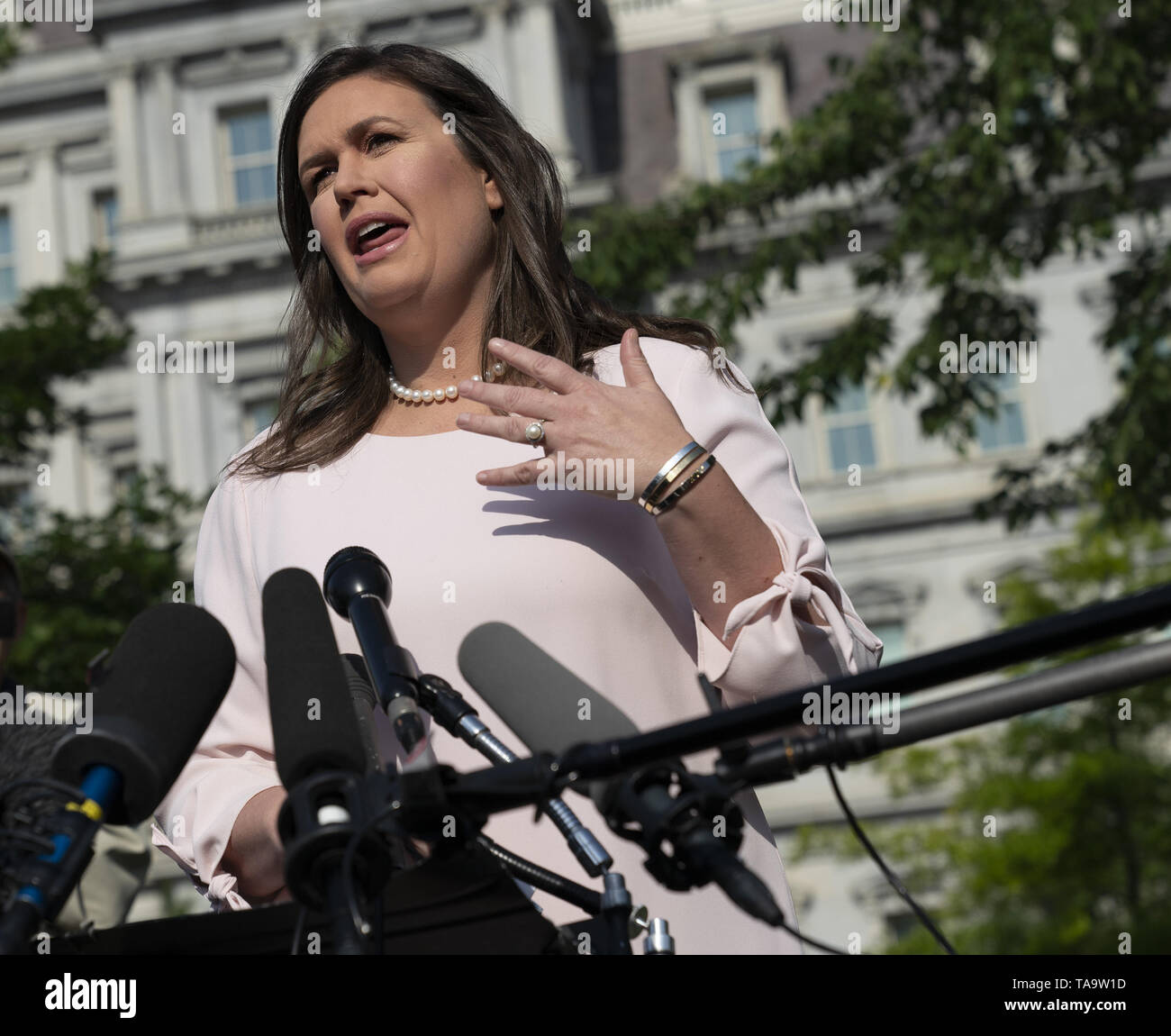 May 23, 2019, Washington, District of Columbia, U.S.:- White House Press Secretary SARAH HUCKABEE SANDERS speaks to the media at the White House in Washington, DC. Sanders addressed President Trump's comments following his meeting with Senate Minority Leader Chuck Schumer (D-NY) and House Speaker Nancy Pelosi (D-CA), who accused Trump of engaging in a cover-up beforehand. Credit: Chris Kleponis/CNP/ZUMA Wire/Alamy Live News Stock Photo