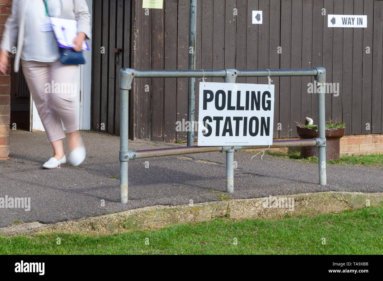 Ashford, Kent, UK. 23rd May, 2019. Seventy-three members, known as MEPs, will be elected in nine constituencies in England, and one in Scotland, Wales and Northern Ireland. 10 MEPs willl be voted for in the South East region. Villagers in Hamstreet near Ashford in Kent vote in the local community village hall, they have until 10pm this evening to cast a vote. ©Paul Lawrenson 2019, Photo Credit: Paul Lawrenson/Alamy Live News Stock Photo