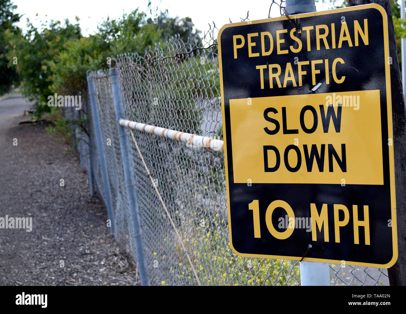 slow down pedestrian traffic, 10 MPH speed limit sign on Alameda Creek Trail in Fremont California Stock Photo