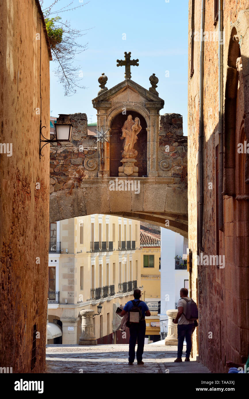 Arco de la Estrella, one of the entrances to the Old Town. A Unesco World Heritage Site. Caceres, Spain Stock Photo
