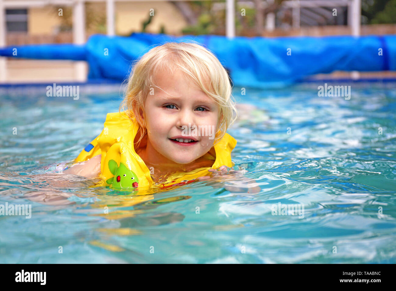Small backyard swimming pool hires stock photography and images Alamy