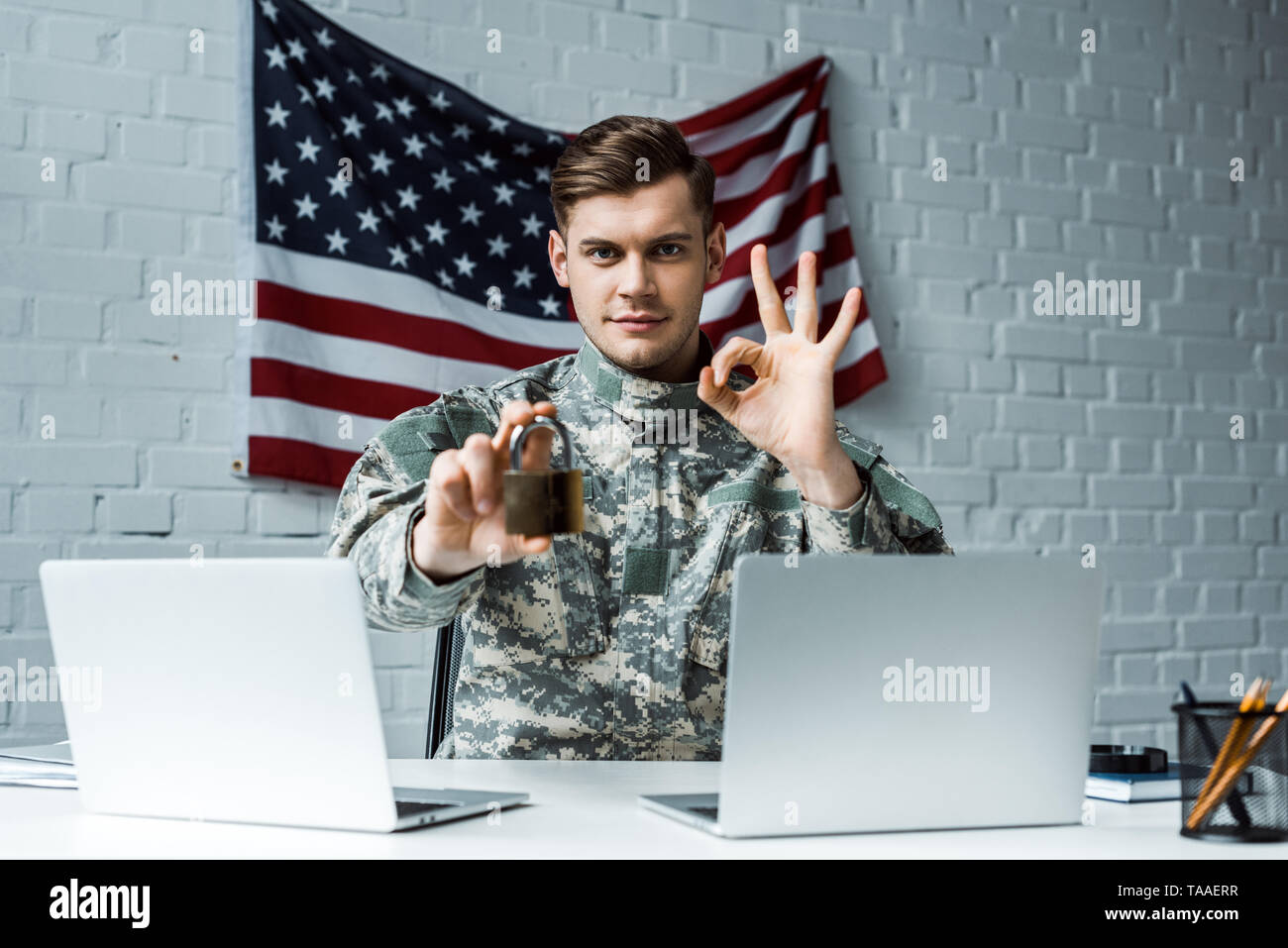 American military gadgets hi-res stock photography and images - Alamy