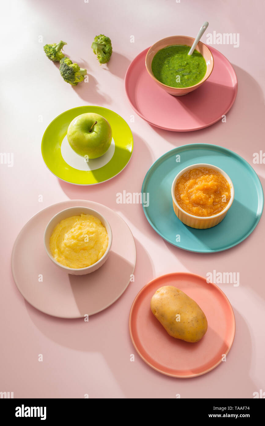 Homemade vegetable baby food purees in glass jars Stock Photo - Alamy