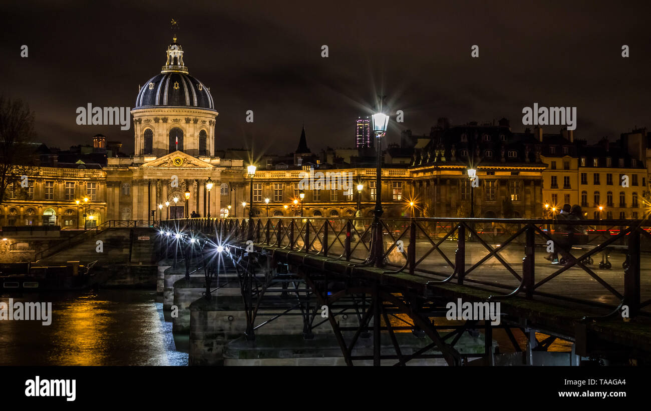 PONT DES ARTS AT NIGHT, PARIS Stock Photo - Alamy