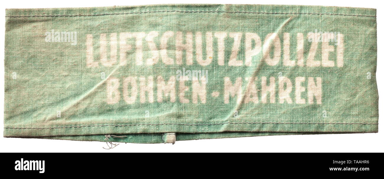 An armband 'Luftschutzpolizei Böhmen-Mähren' (tr. 'Air-raid Protection Police Bohemia-Moravia') Grün bedruckte Armbinde mit weiß belassener, zweizeiliger lateinischer Aufschrift. Ausgebleicht. historic, historical, 20th century, Additional-Rights-Clearance-Info-Not-Available Stock Photo