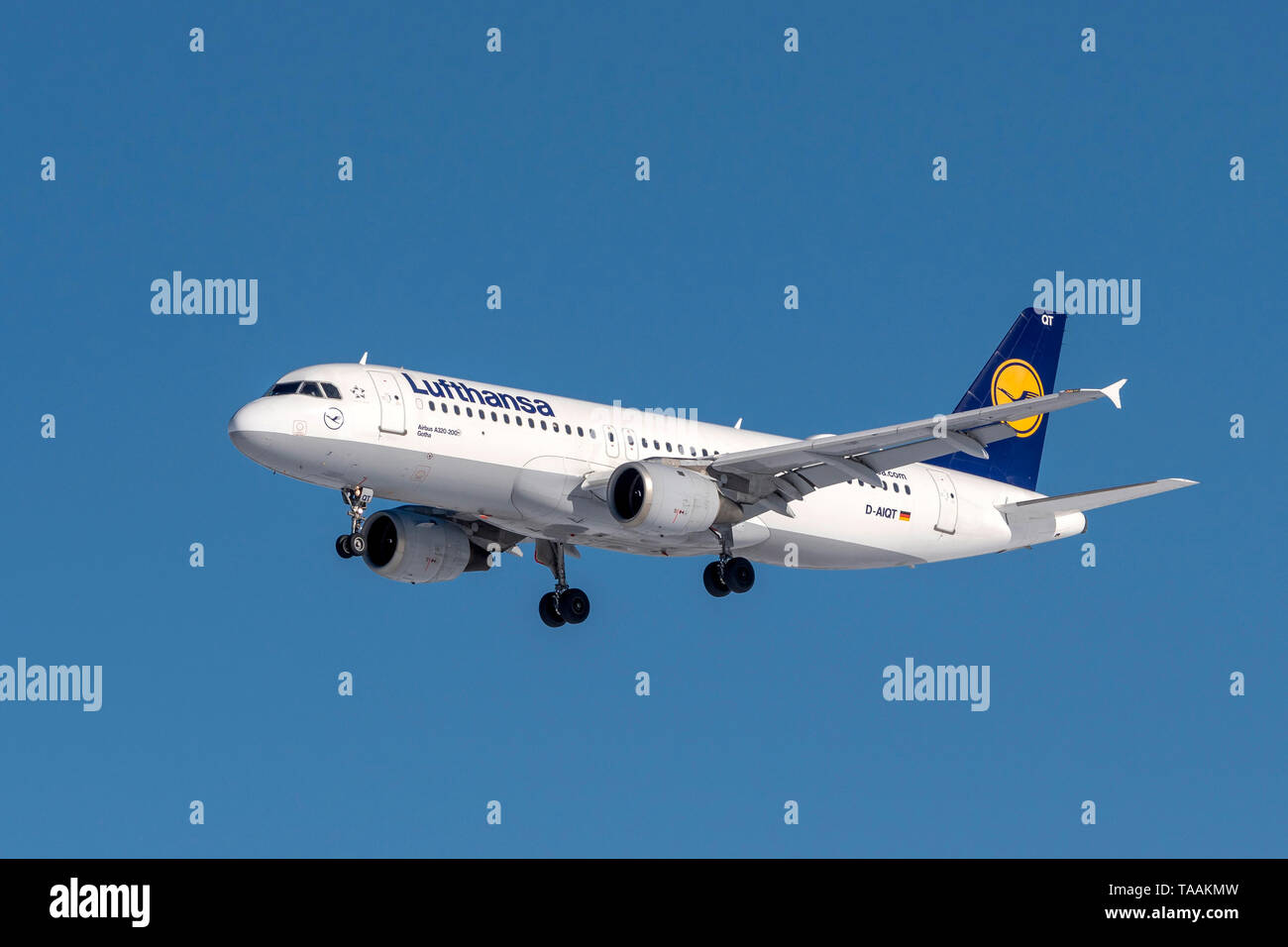 Lufthansa airbus a320 211 hi-res stock photography and images - Alamy