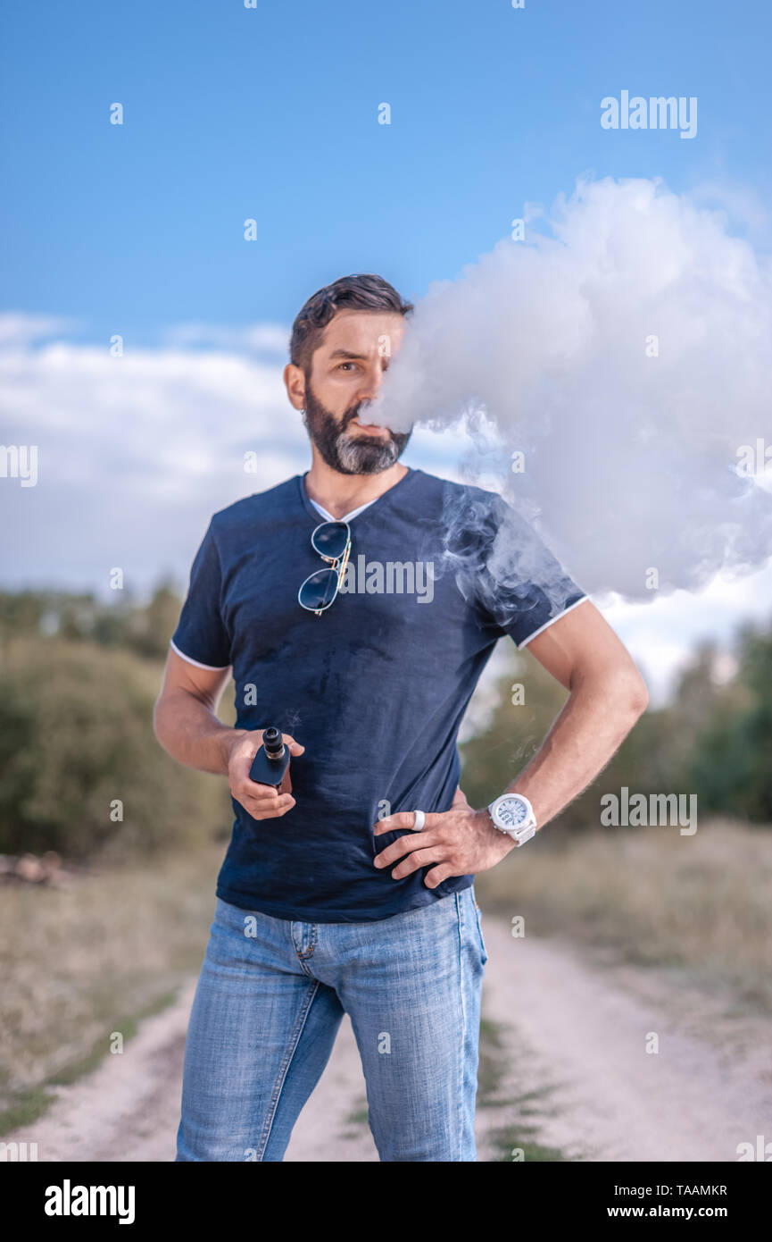 elfbar elfa master akku A girl is blowing smoke from a vape a portrait of a girl with red lips who  smokes main image 1
