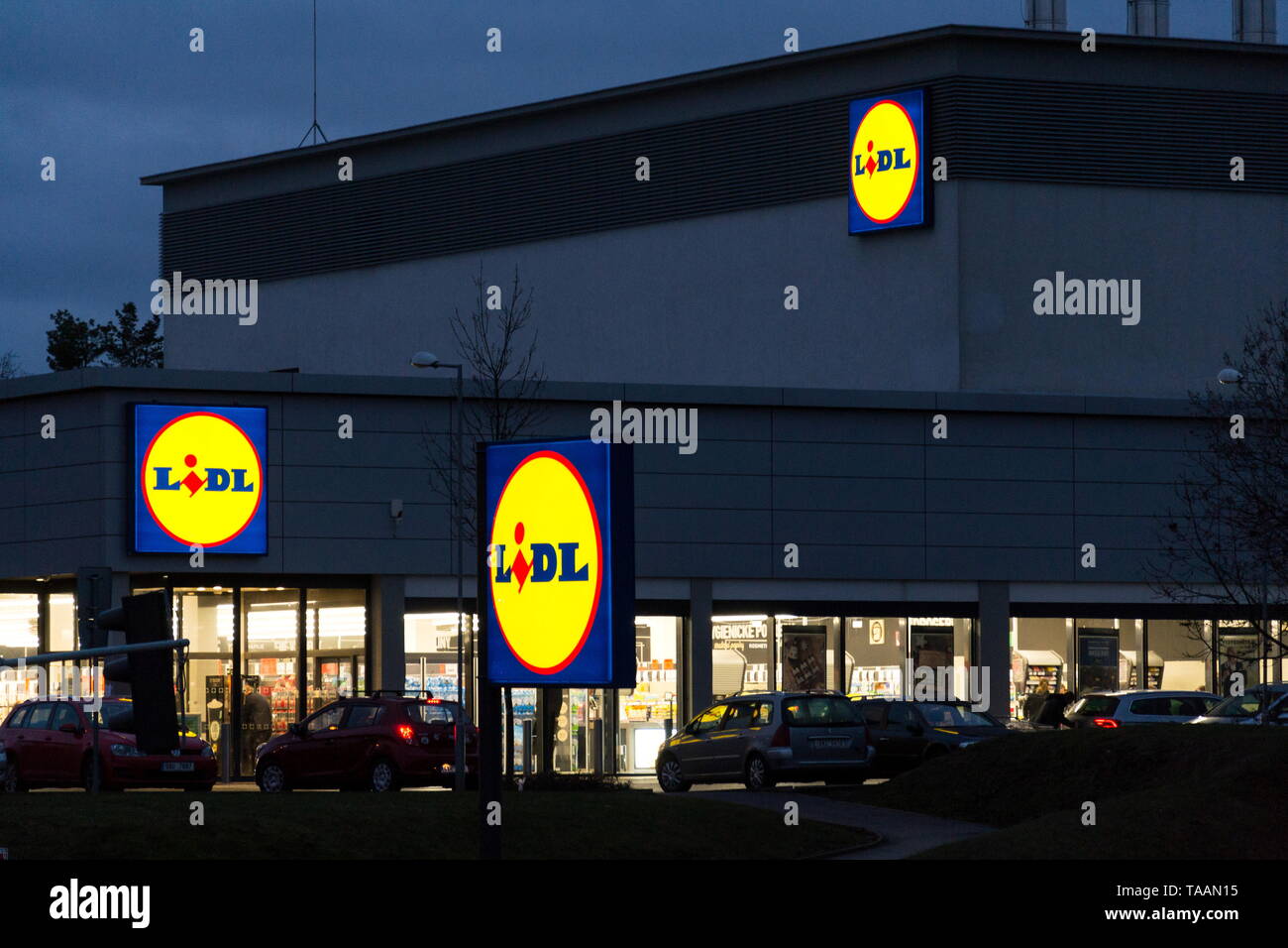 PRAGUE, CZECH REPUBLIC - DECEMBER 7 2018: LIDL company logos oni  supermarket from German chain, part of Schwartz Gruppe on December 7, 2018  in Prague Stock Photo - Alamy