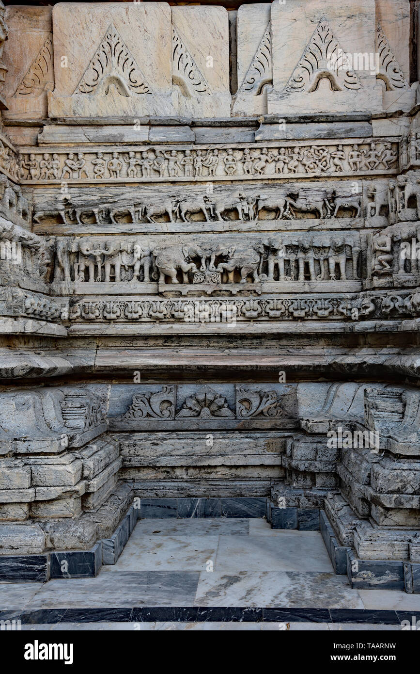 Intricate stone carvings cover the outer skin of the Hindu Jagdish Temple, Udaipur, Rajasthan, Western India, Asia. Stock Photo