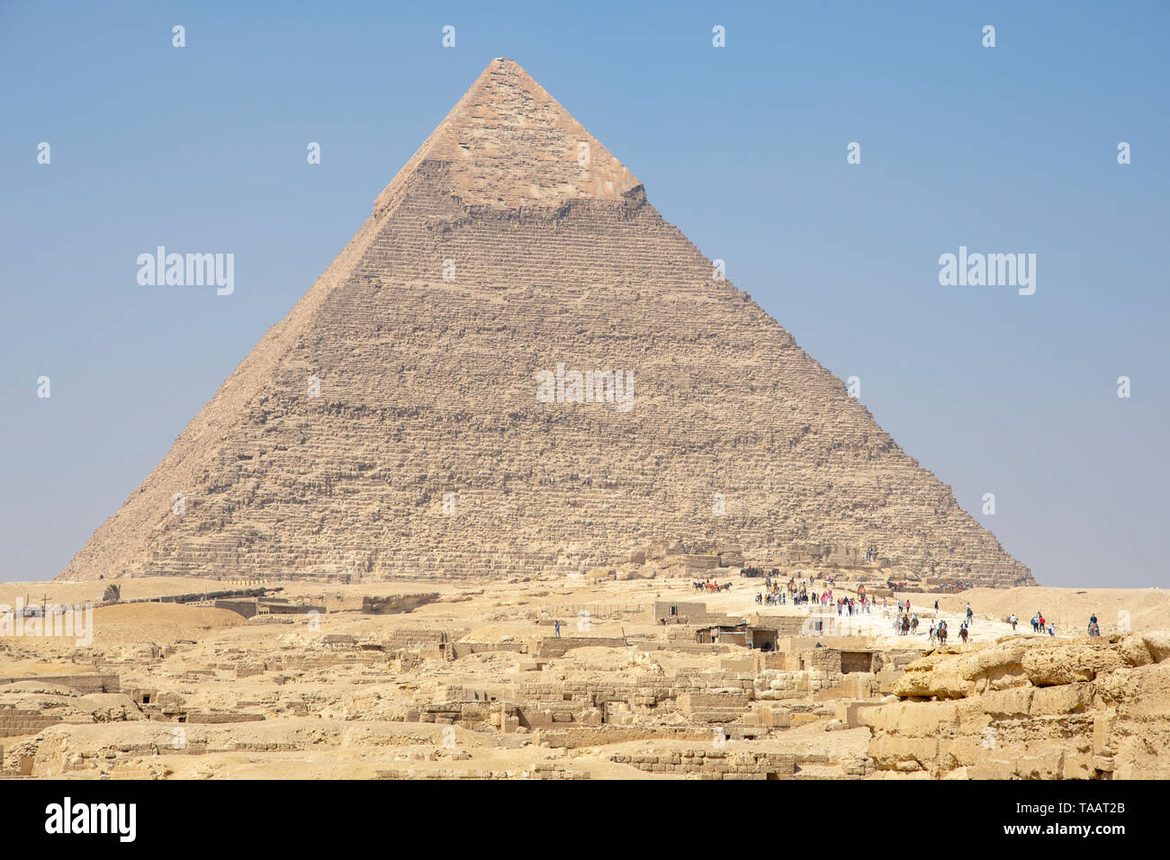 Easily identified by its cap of limestone facing stones, the Pyramid of Khufu is the second-largest of the Giza pyramids, ans built around 2500 BCE.   Stock Photo