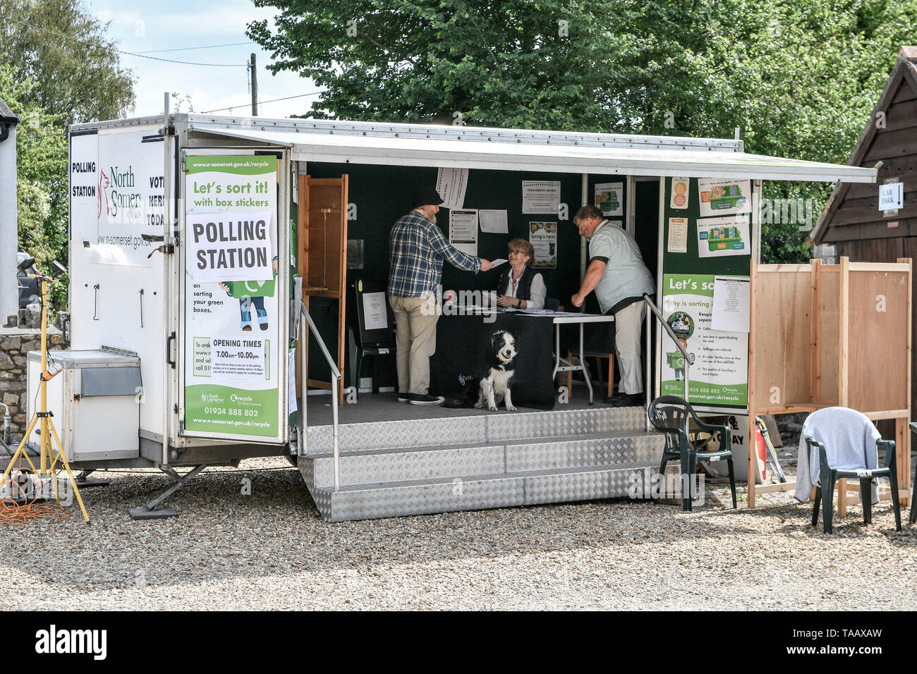 Tickenham rabbit centre hires stock photography and images Alamy