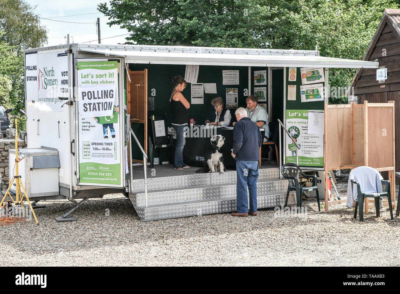 Tickenham rabbit centre hires stock photography and images Alamy