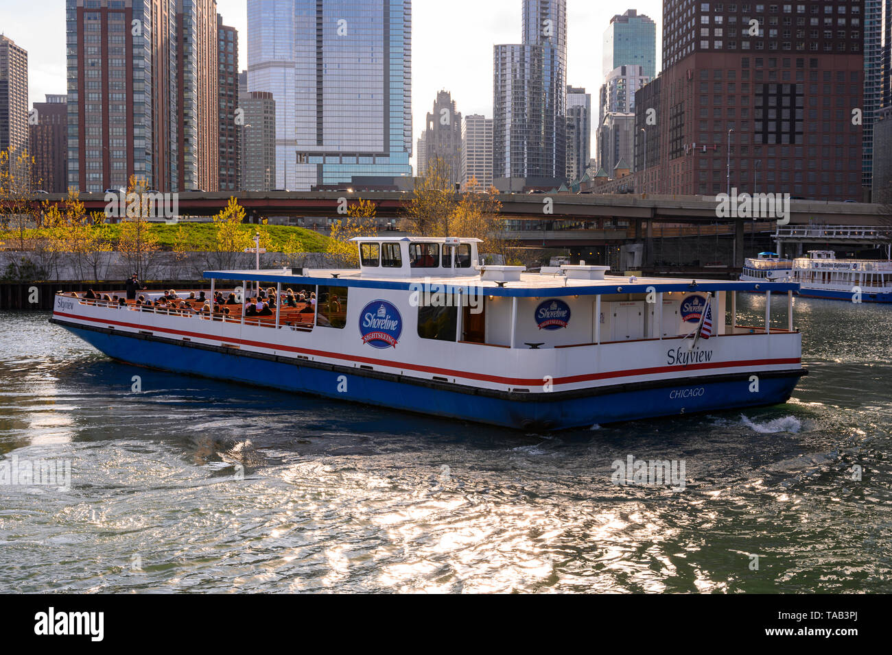 Chicago, IL, United States - May 9, 2019: Shoreline Sightseeing "Skyview" tour boat turning around near the Ogden Slip in Chicago. Stock Photo