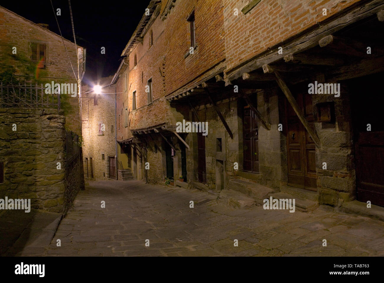 Vicolo Jannelli, Cortona, Arezzo, Italy at night: stone and brick medieval houses, the oldest in Cortona Stock Photo