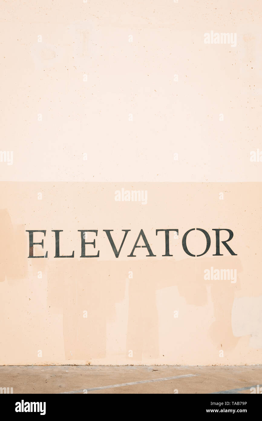 Elevator sign hires stock photography and images Alamy