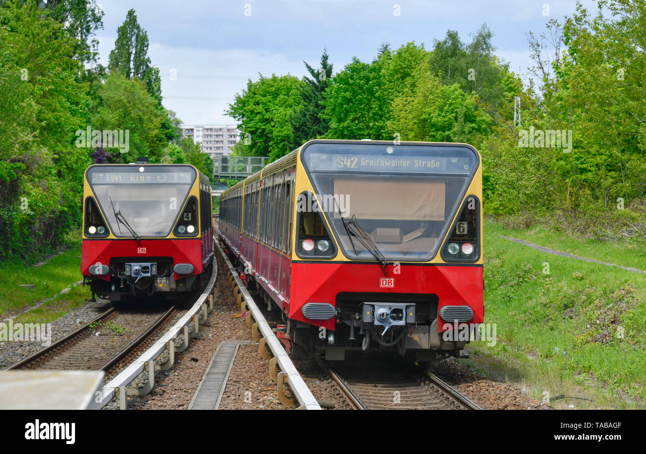 S 42 S Bahn Berlin High Resolution Stock Photography and Images - Alamy