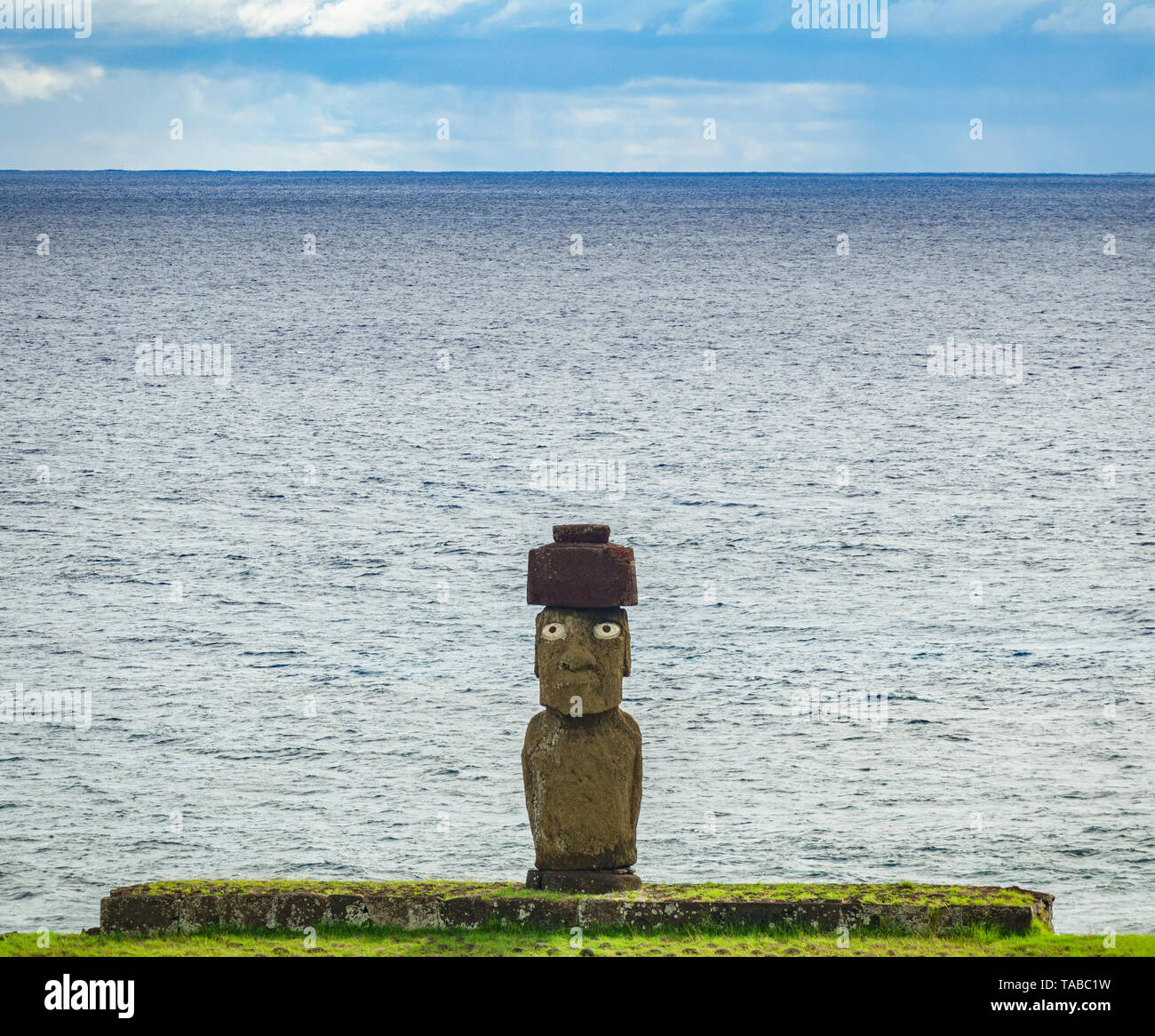 Ahu Ko Te Riku moai with eyes in Rapa Nui Stock Photo