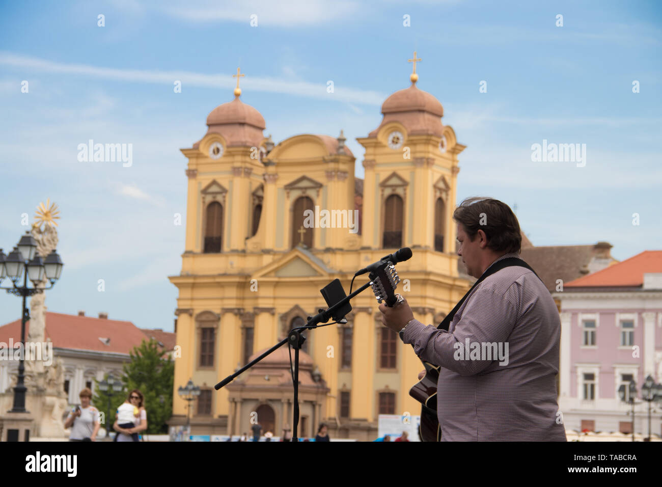 Guitar player street performer hi-res stock photography and images - Alamy