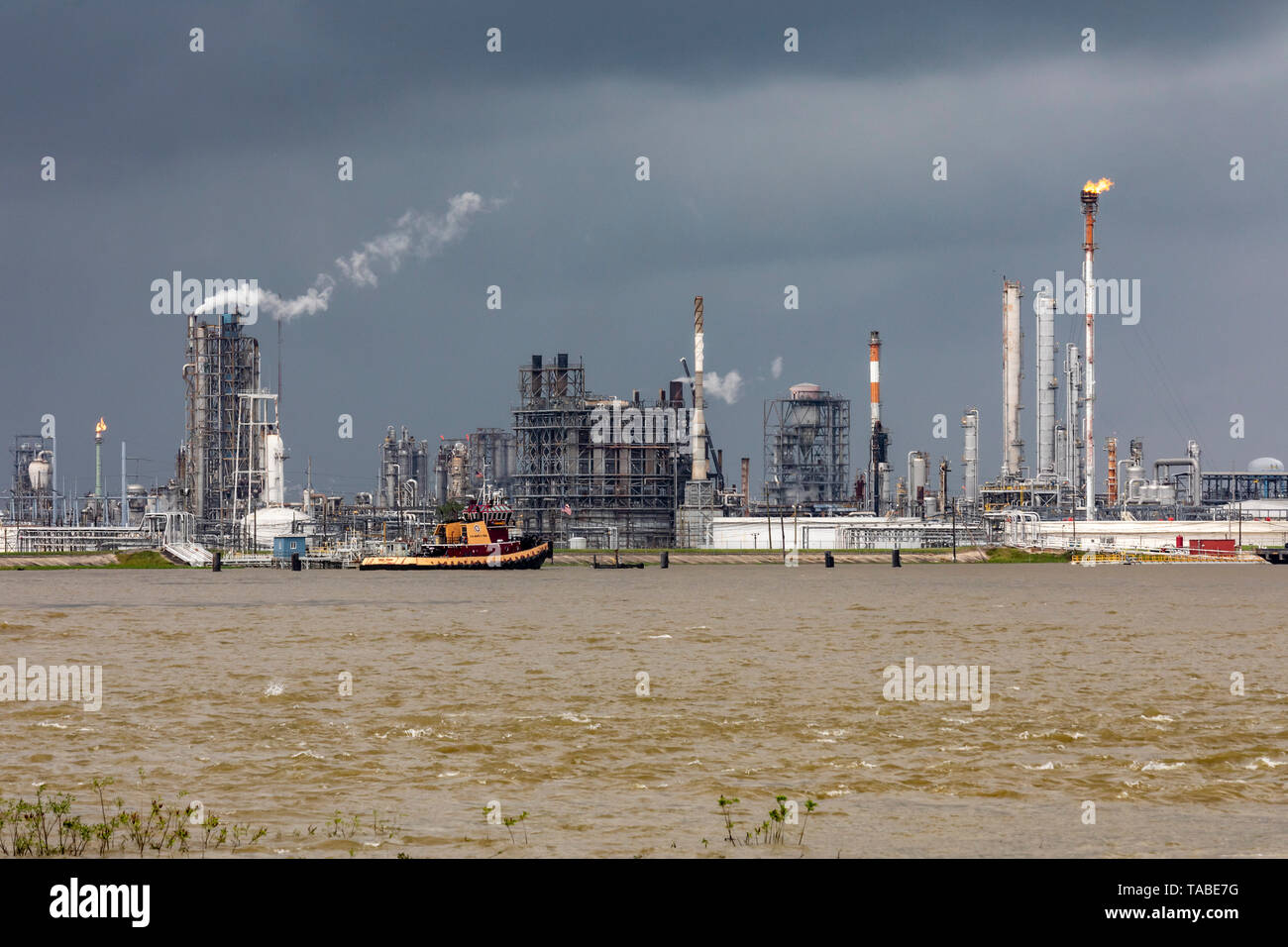 Hahnville, Louisiana - Dow Chemical's petrochemical manufacturing complex on the west bank of the Mississippi River. The plant is operated by Dow's su Stock Photo