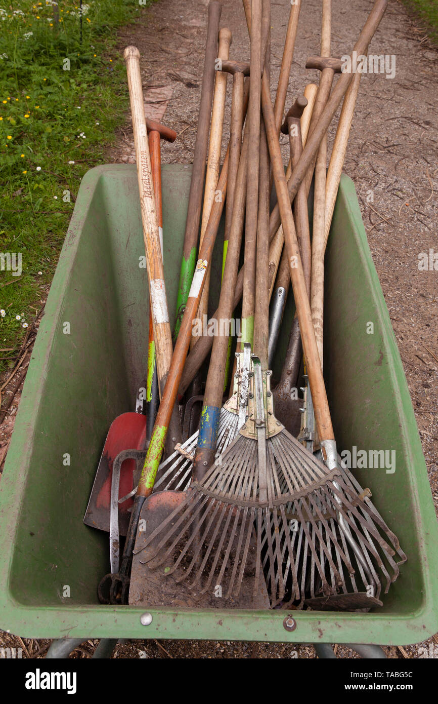 wheelbarrow with garden tools, Cologne, Germany.  Schubkarre mit Gartenwerkzeug, Koeln, Deutschland. Stock Photo