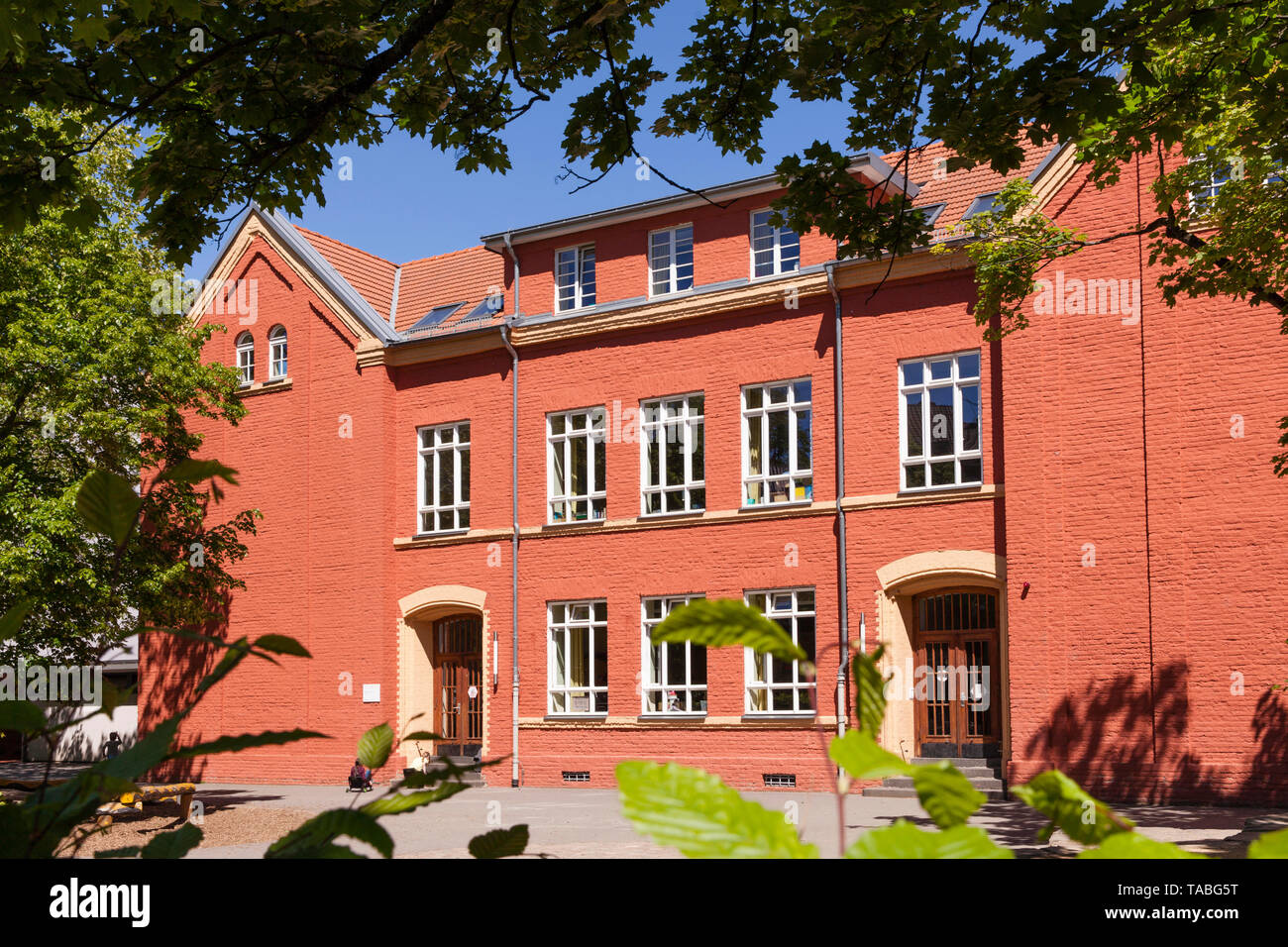 Montessori elementary school on Stammheimer street in the district Riehl, Cologne, Germany.  Montessori-Grundschule an der Stammheimer Strasse im Stad Stock Photo