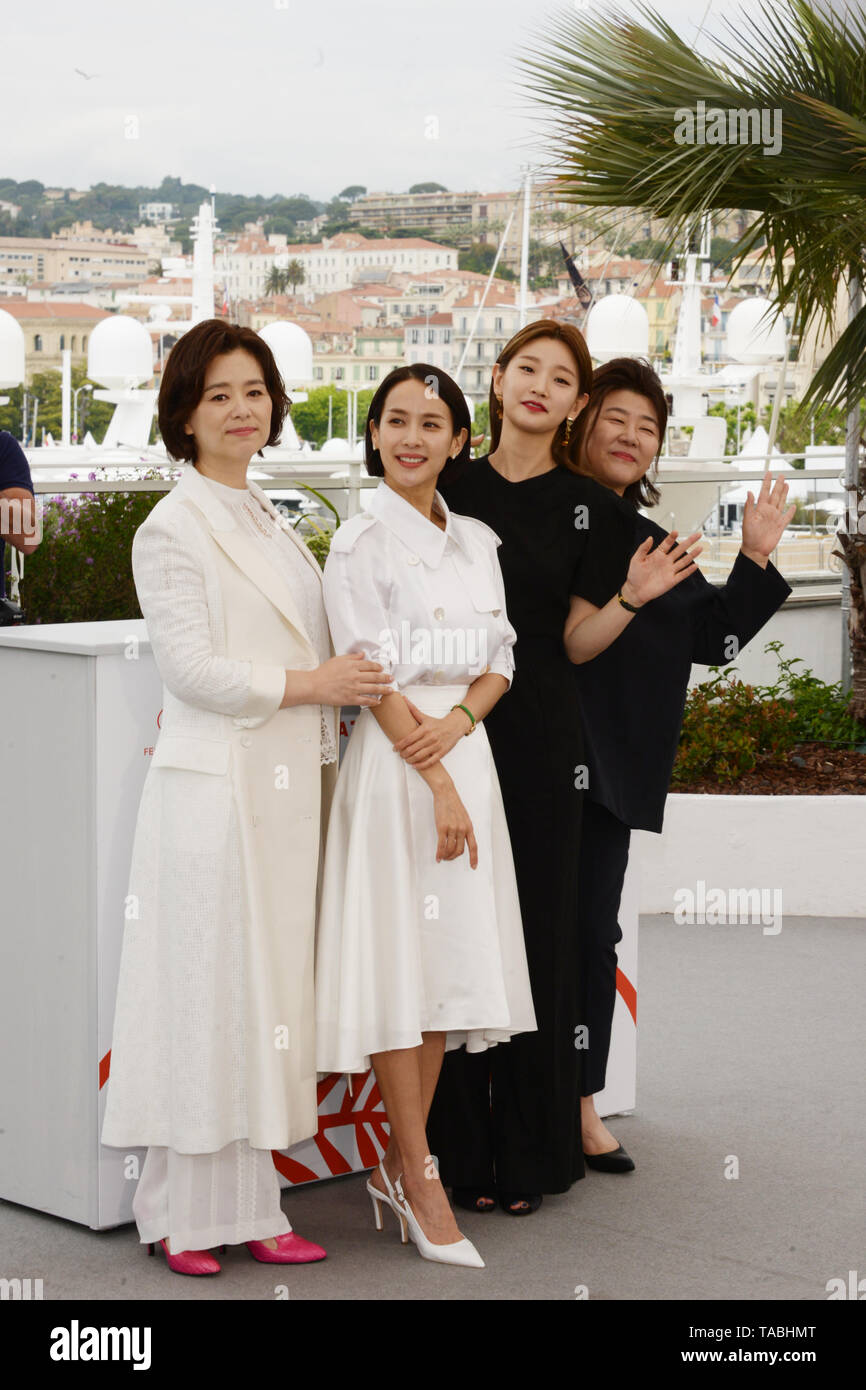 May 22, 2019 - Cannes, France - CANNES, FRANCE - MAY 22: Chang Hyae-Jin, Cho Yeo-Jeong, Park So-Dam and Lee Jung-Eun attend the photocall for ''Parasite'' during the 72nd annual Cannes Film Festival on May 22, 2019 in Cannes, France. (Credit Image: © Frederick InjimbertZUMA Wire) Stock Photo