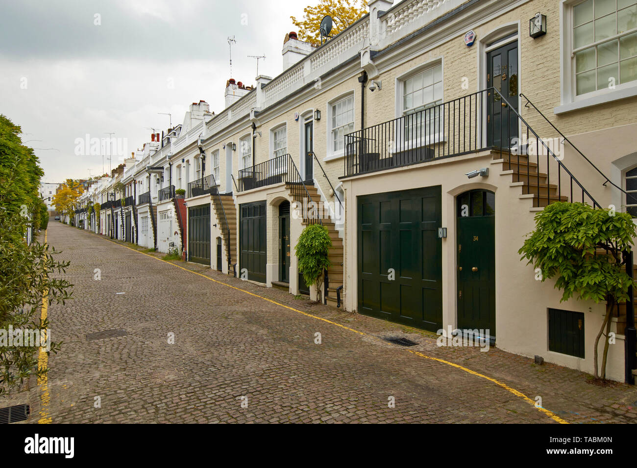 Holland park london houses hi-res stock photography and images - Alamy