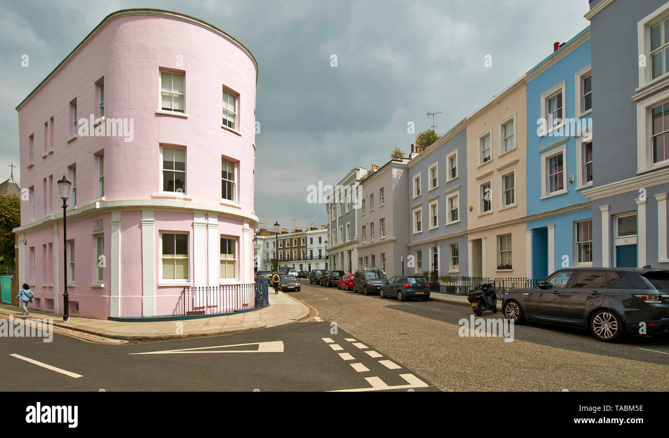 LONDON NOTTING HILL PASTEL COLOURED HOUSES A PINK HOUSE AT THE START OF POTTERY LANE Stock Photo