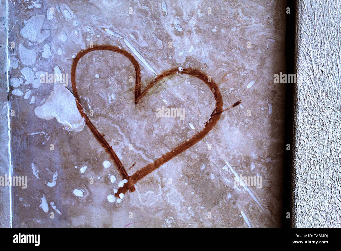 Love sign on the street wall Stock Photo - Alamy