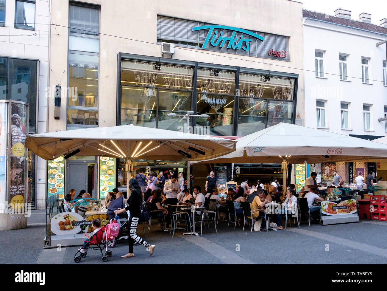Turkis, a busy Turkish restaurant on Favoritenstrasse in the Favoriten district of Vienna Stock Photo