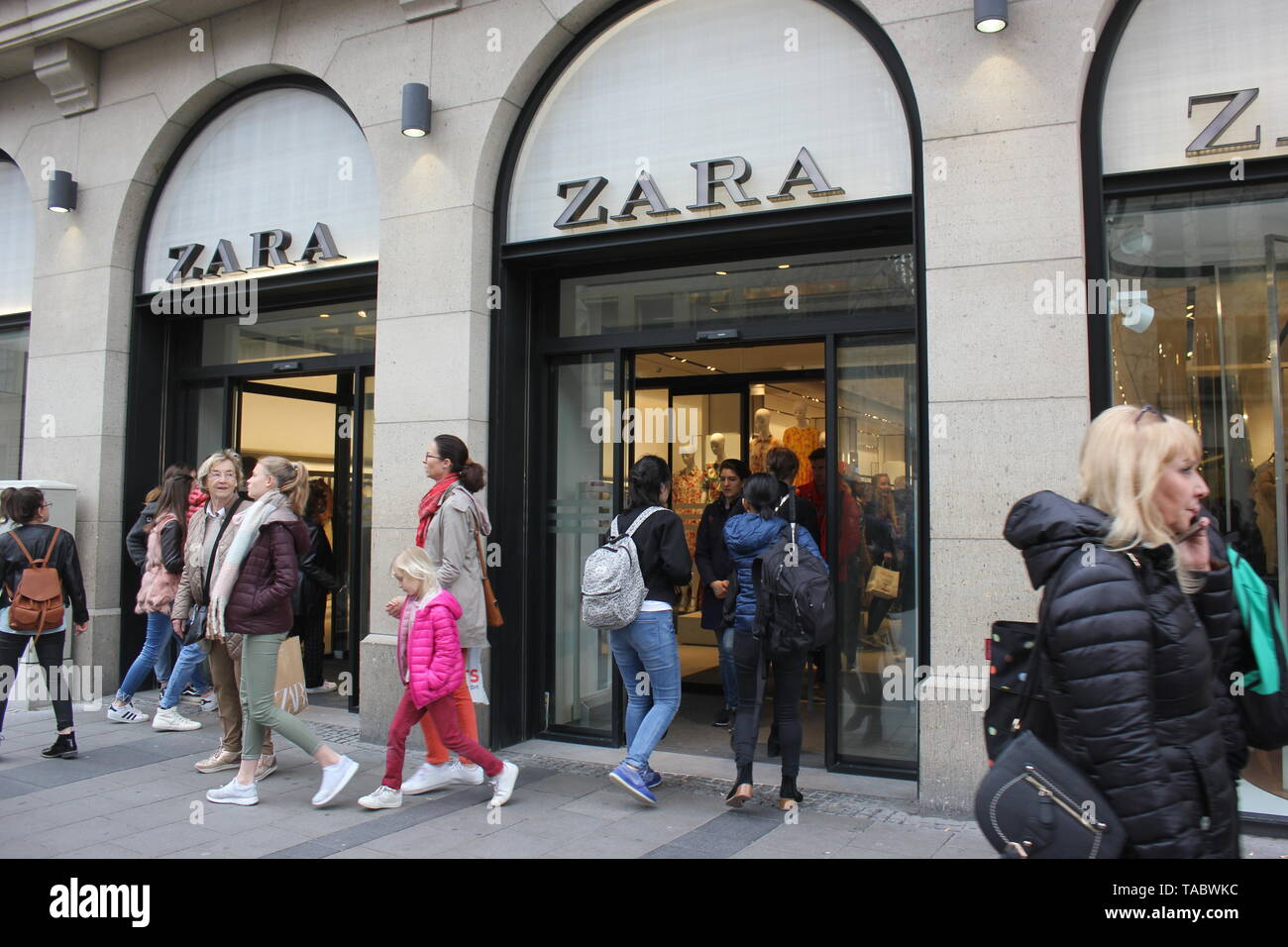 Shopping scene - mixed people, mother with little daughter entering and  passing by Zara shop Stock Photo - Alamy