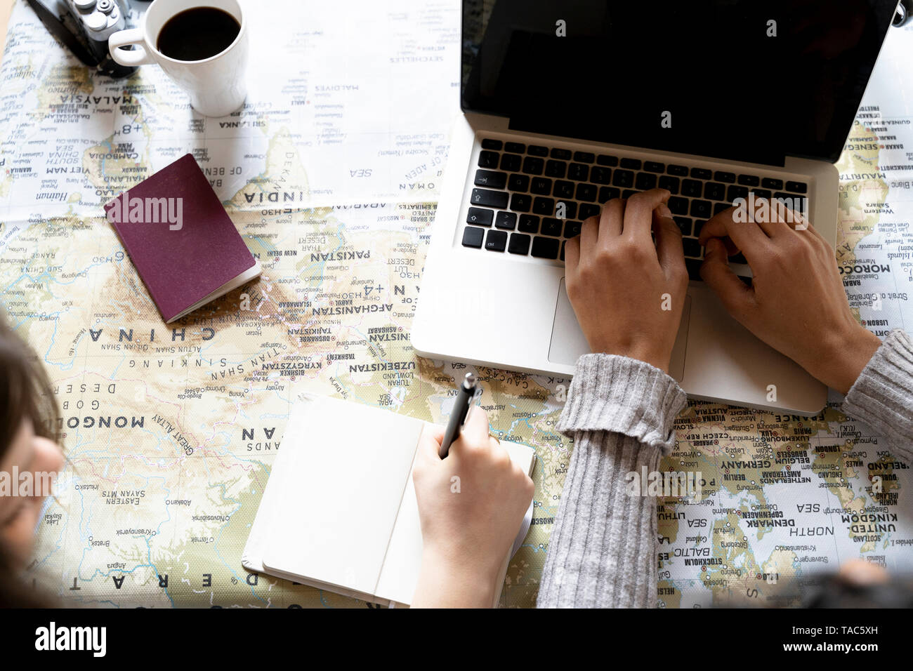 Planning vacation laptop map hi-res stock photography and images - Alamy