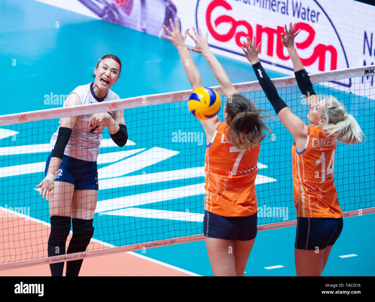 Belgrade, Serbia. 23rd May, 2019. South Korea's Pyo Seungju (L) spikes  during the 2019 FIVB Volleyball Nations League women's game between the  Netherlands and South Korea in Belgrade, Serbia, May 23, 2019.