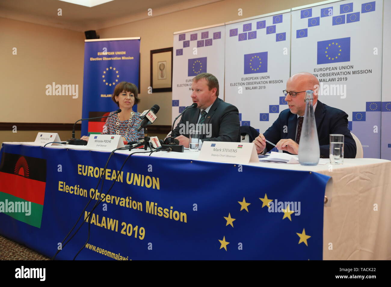 (190524) -- BLANTYRE, May 24, 2019 (Xinhua) -- Miroslav Poche (C), Chief Observer of the European Union (EU) Election Observation Mission, speaks at a press briefing in Blantyre, Malawi, May 23, 2019. International election observers on Thursday commended Malawi for the way elections have been managed despite a few challenges faced.  TO GO WITH Roundup: Int'l observers commend Malawi for holding transparent polls (Xinhua/Peng Lijun) Stock Photo