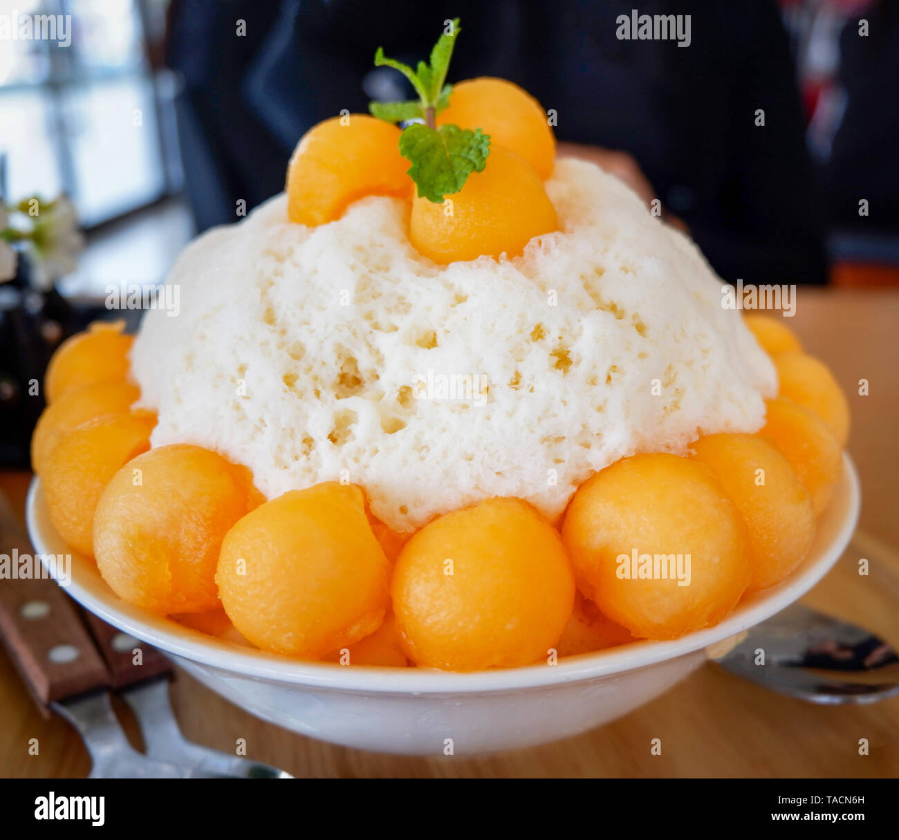 Bingsu korea dessert style / bingsu cantaloupe bingsoo tray on wood