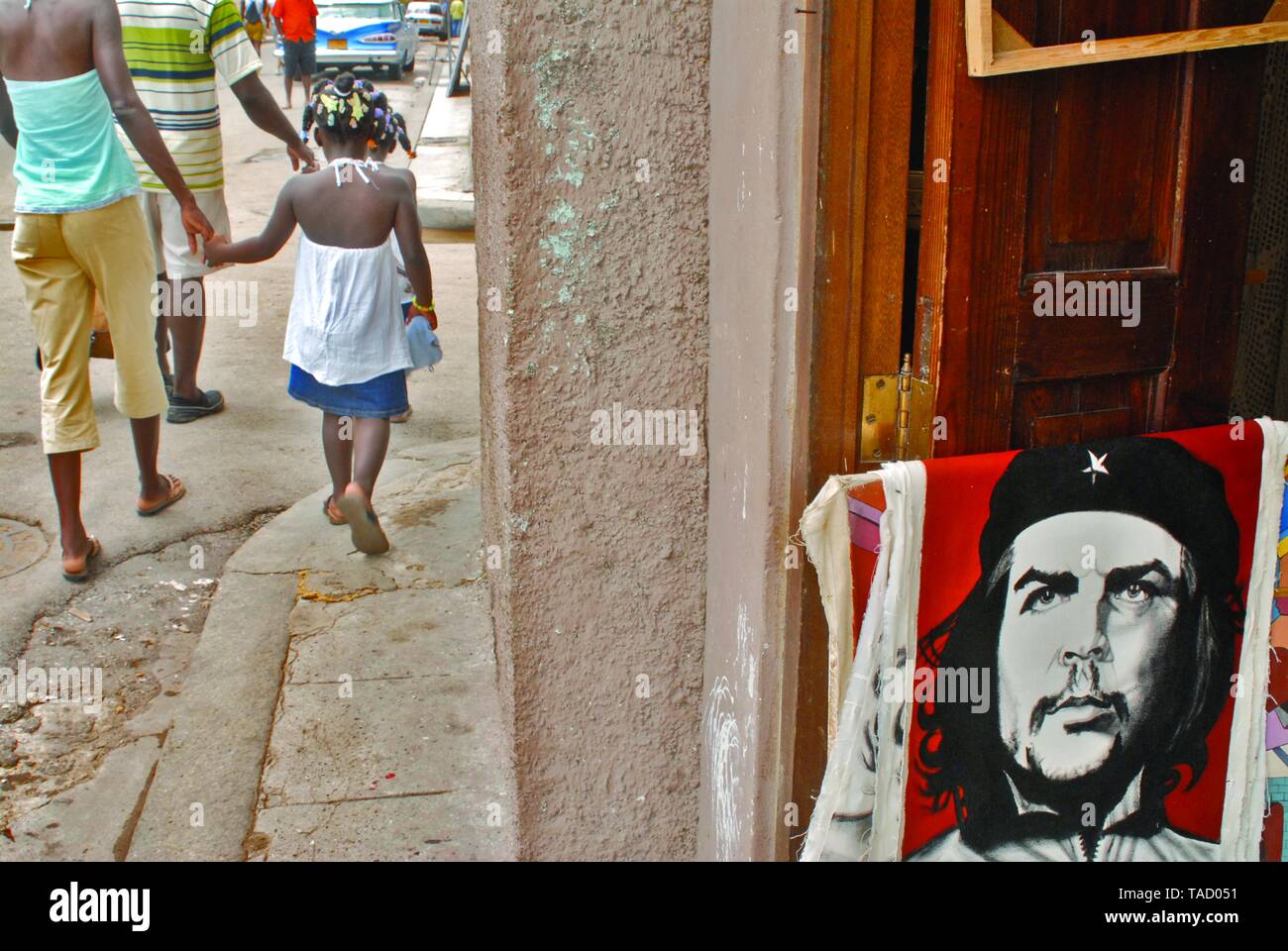 May 2007. Havana, Cuba. The ever present iconic image of Che Guevara, are sold in a variety of objects and mediums everywhere in Cuba. Stock Photo