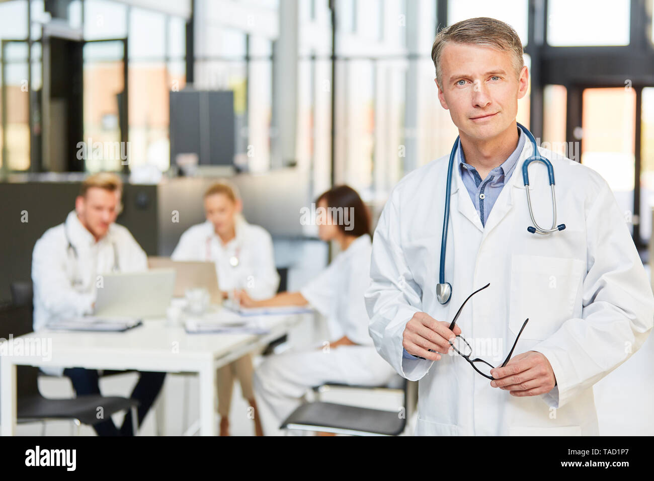 Medical team meeting hi-res stock photography and images - Alamy