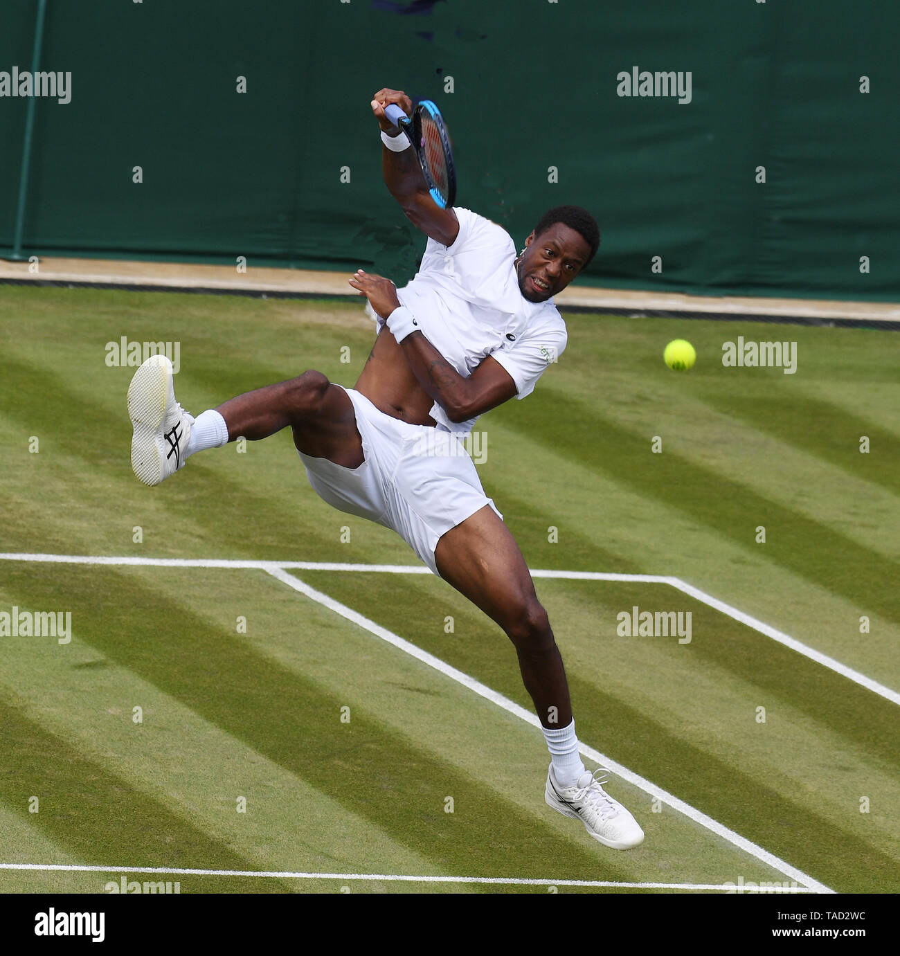 The Championships Wimbledon Day 3 04/07/2018  GAEL MONFILS  (France) makes a winning  'slam dunk' in second round match. Stock Photo