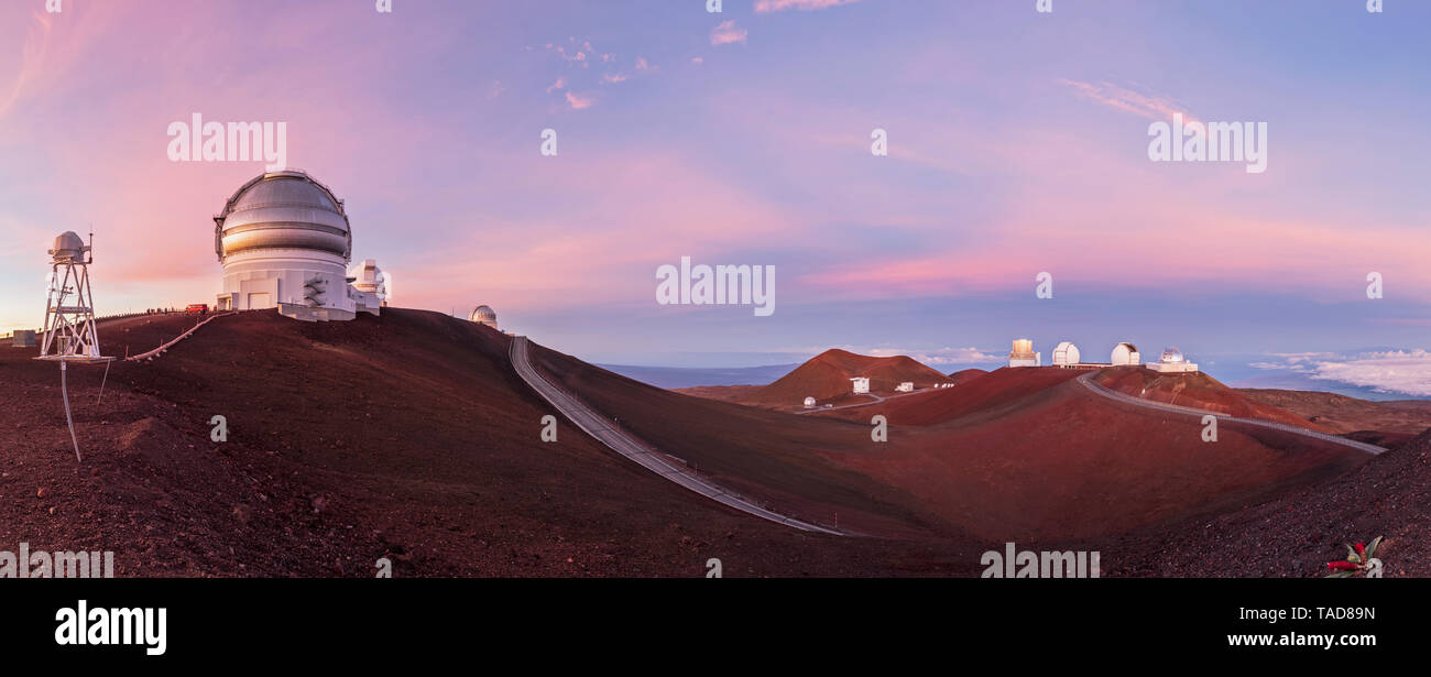 USA, Hawaii, Big Island, Volcano Mauna Kea, Mauna Kea Observatories, Gemini Observatory, University of Hawaii, Subaru Telescope, Keck Observatorium and NASA Infrared Telescope Facility at sunrise Stock Photo