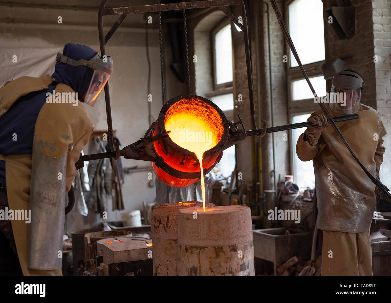 Art foundry, Foundry workers casting Stock Photo