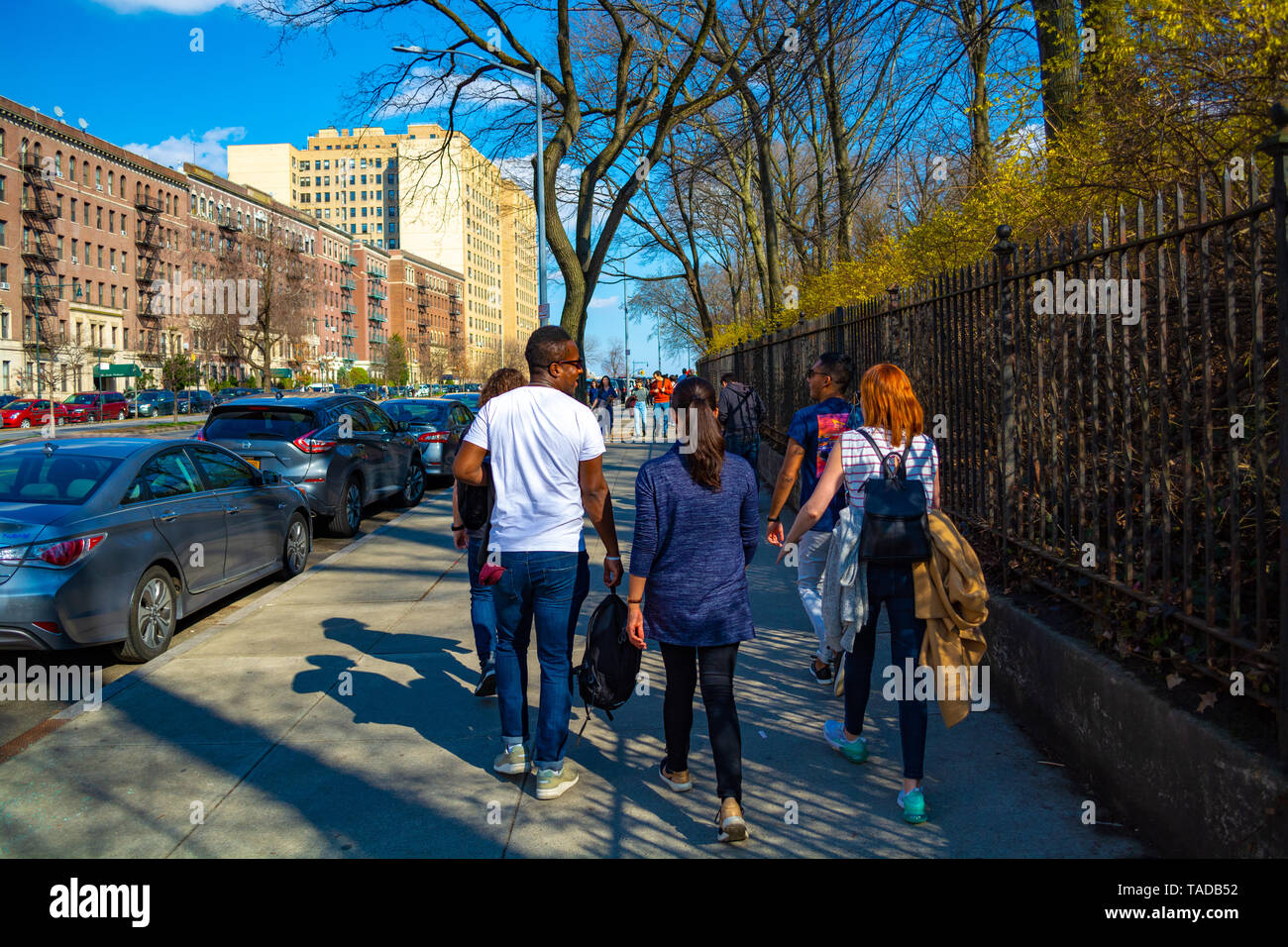 Black people walking down road hi-res stock photography and images - Alamy