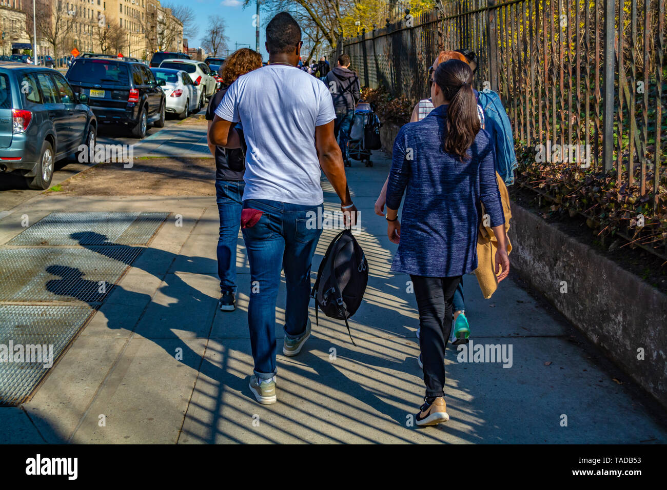 Black people walking down road hi-res stock photography and images - Alamy