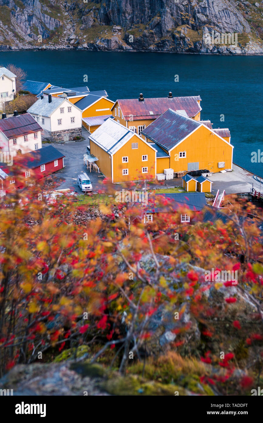 Norway coast houses hi-res stock photography and images - Alamy