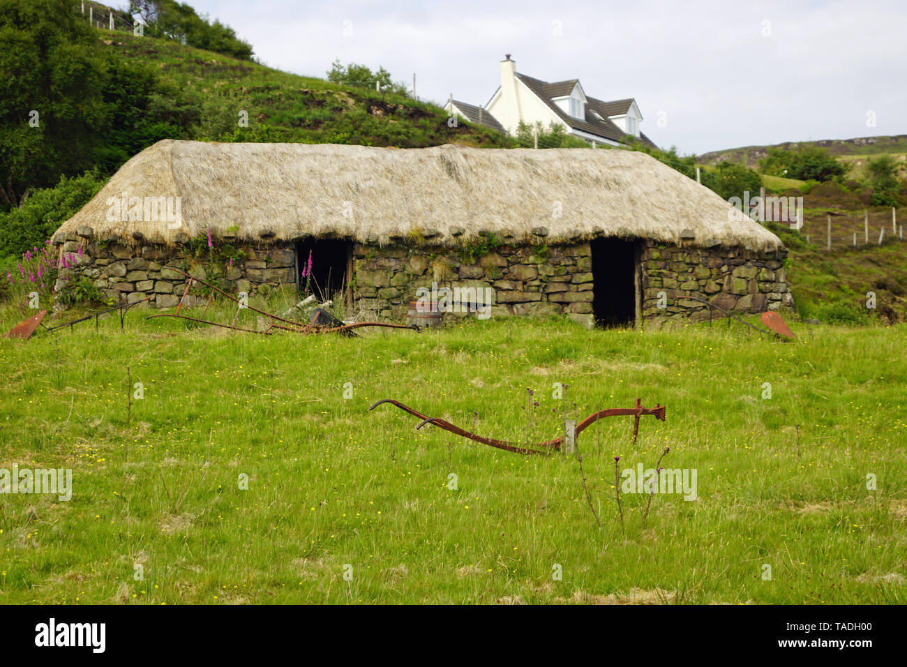 Thatched cottage on the Isle of Skye Stock Photo Alamy