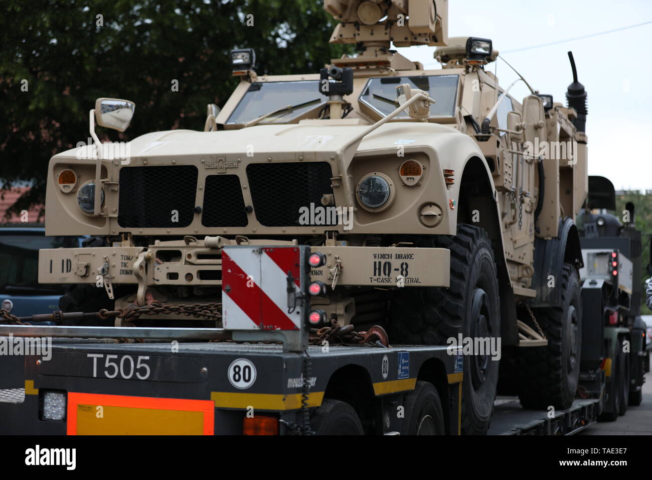 U.S. Soldiers from the Mission Command Element, 1st Infantry Division and Polish transportation contractors load military vehicles to ship throughout Europe in support of Atlantic Resolve in Poznan, Poland, May 23, 2019. The MCE provides division level support to forward deployed Brigades that fall under the “Big Red 1” throughout Europe on a 9-month rotational basis. (U.S. Army photo by Sgt. Kyle Larsen) Stock Photo
