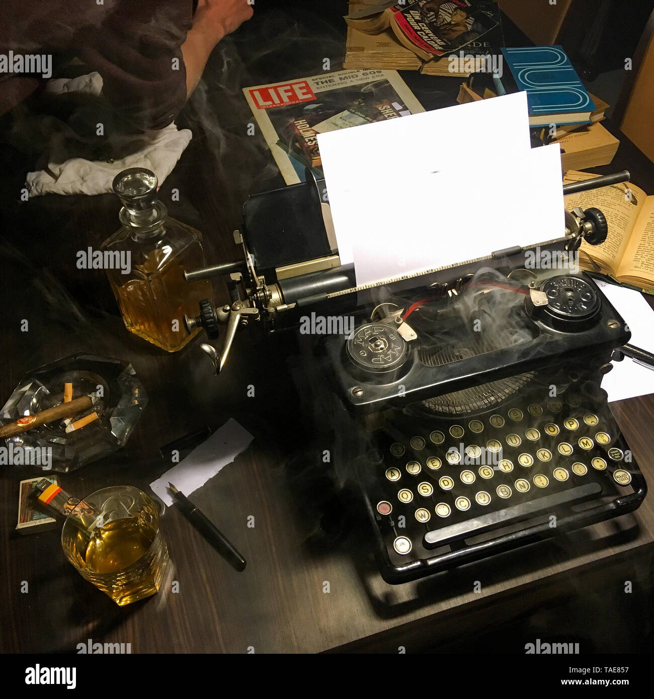 Writing machine hi-res stock photography and images - Alamy
