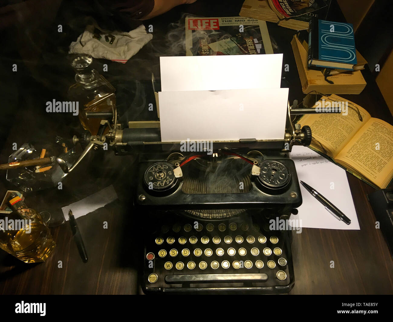 Writing machine hi-res stock photography and images - Alamy