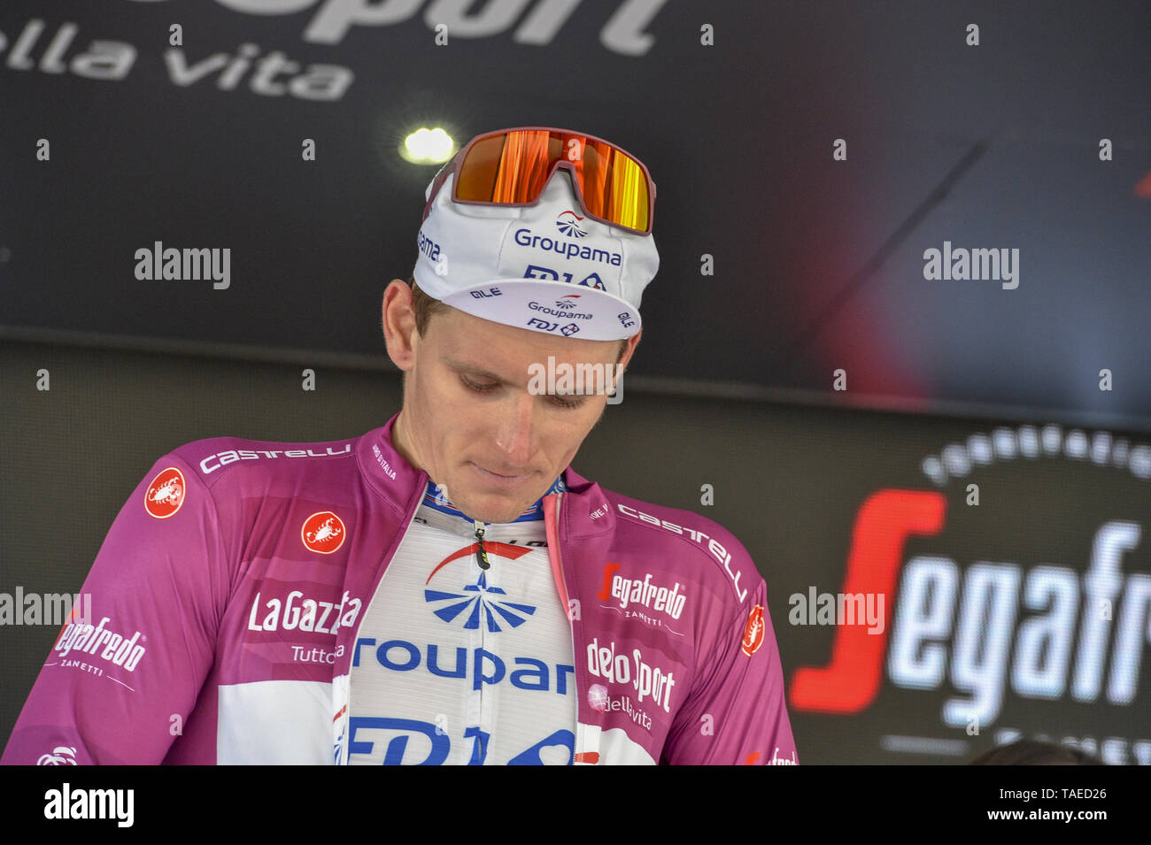 Arnaud Demare wins the Maglia Ciclamino (cyclamen jersey ) at stage 12 of  Giro dÕItalia 2019, Cuneo-Pinerolo, Pinerolo, To, Italy 23th May 2019  (Photo by Antonio Polia / Pacific Press Stock Photo - Alamy