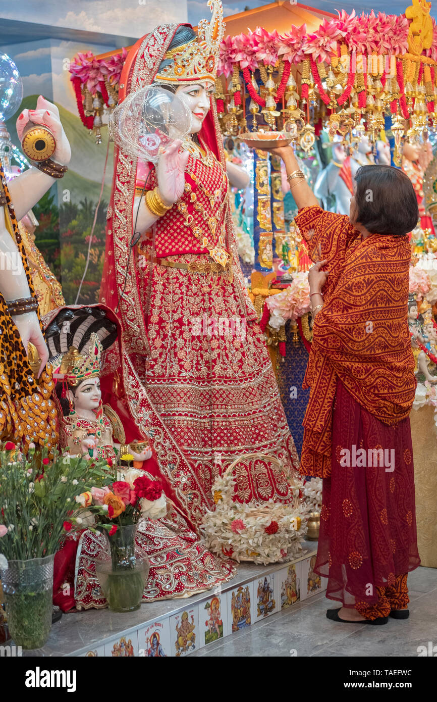 Mandir arti hires stock photography and images Alamy